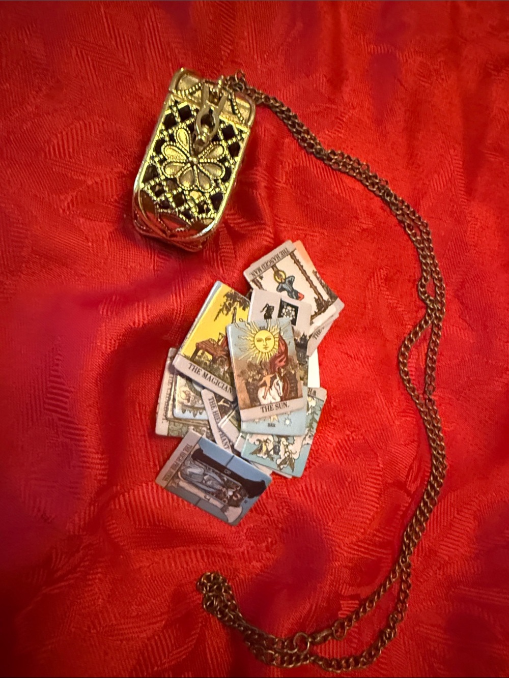 Tarot mini in Gold Tone Floral Locket Necklace - Gold Color